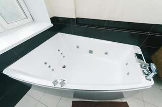 Апартаменты Hotrent City Киев Апартаменты (с гидромассажной ванной) на ул. Леси Украинки, 16-20